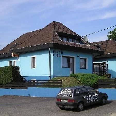 Domino Panzió Szekesfehervar Exterior foto