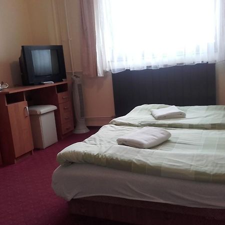 Domino Panzió Szekesfehervar Exterior foto