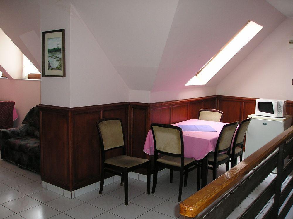 Domino Panzió Szekesfehervar Exterior foto
