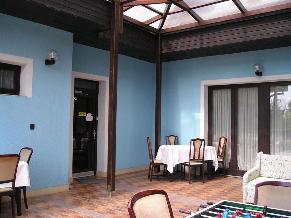 Domino Panzió Szekesfehervar Exterior foto