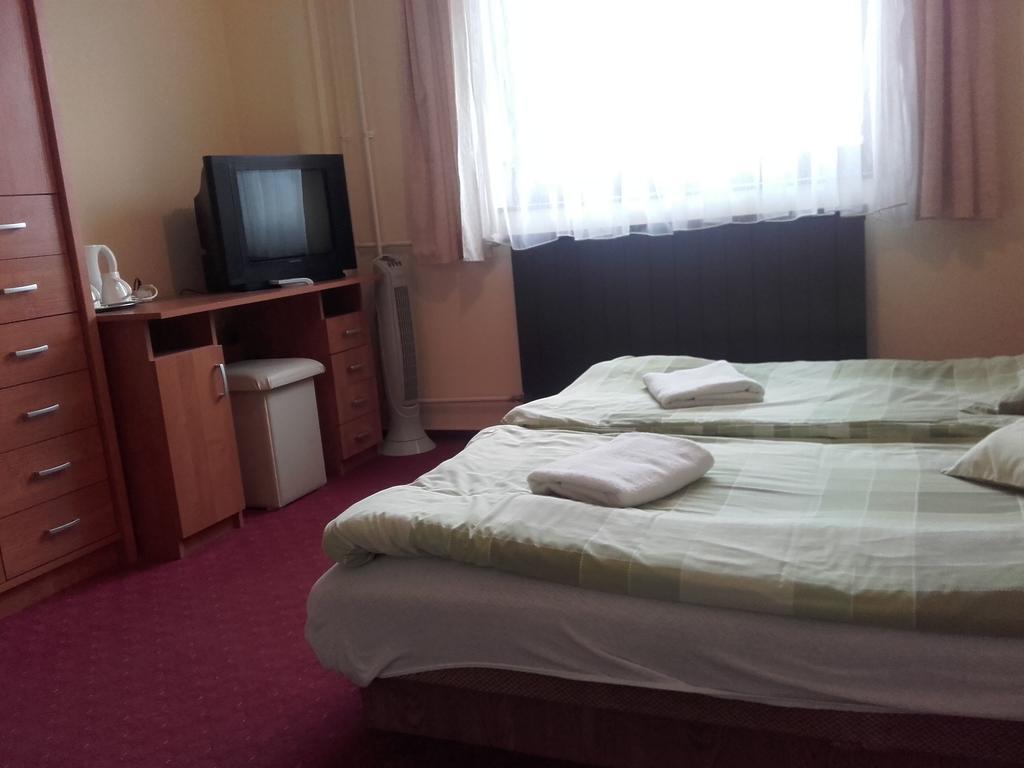Domino Panzió Szekesfehervar Exterior foto